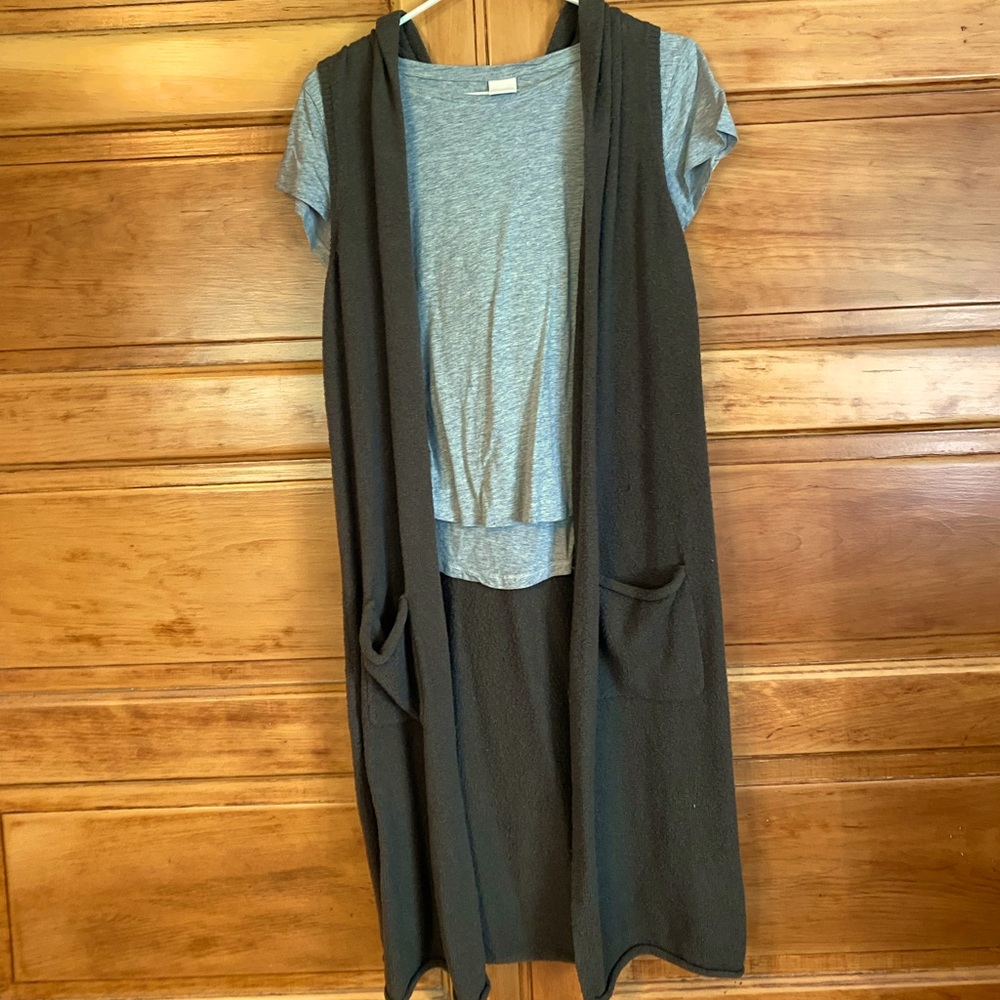 Long green vest w/ hood and pockets